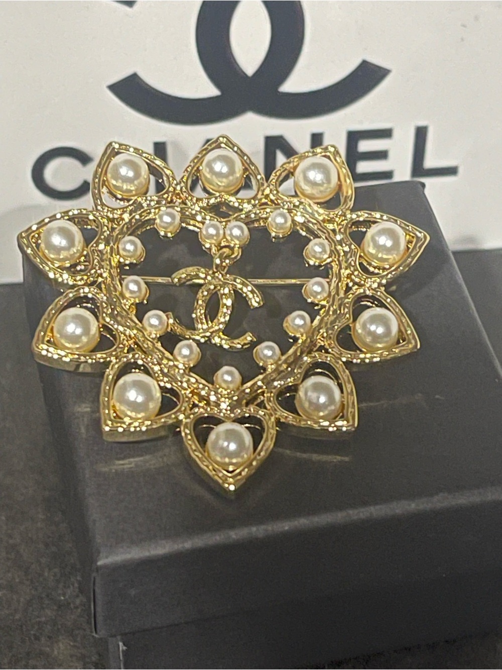 Gold-Tone Pearl Floral Brooch - Picture 2 of 7